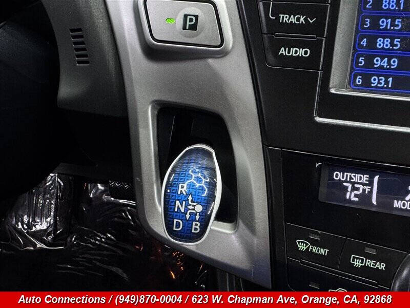 2014 Toyota Prius v Five