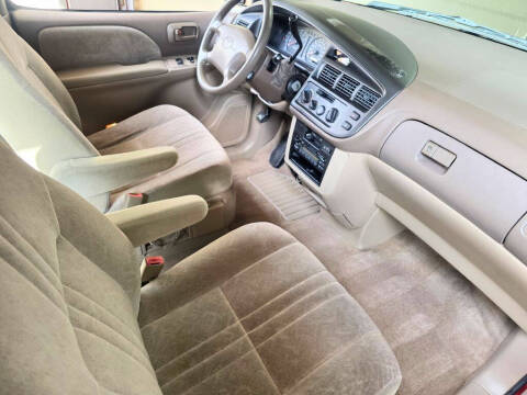 1999 Toyota Sienna LE