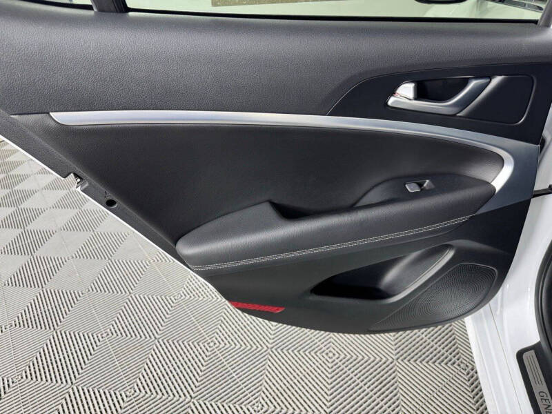 2023 Genesis G70