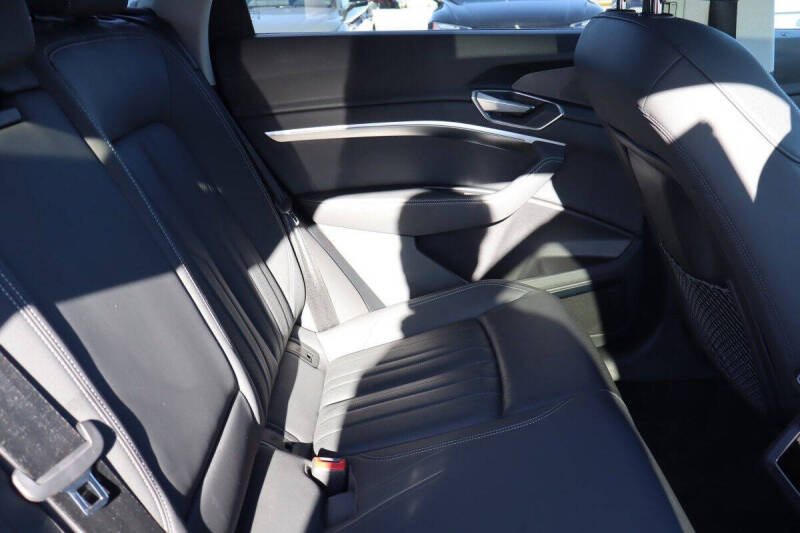 2021 Audi e-tron quattro Premium Plus