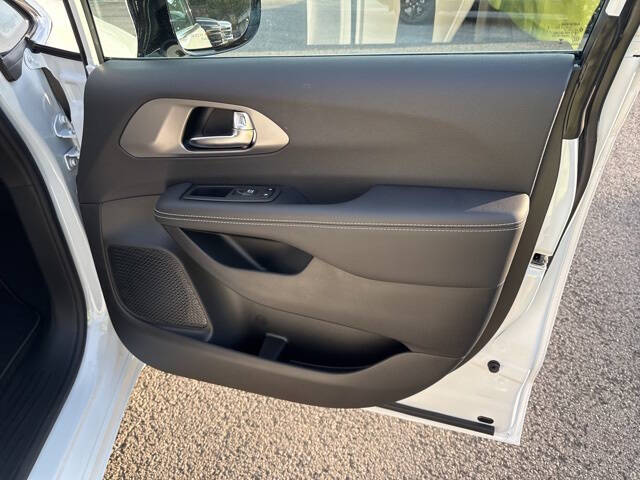 2026 Chrysler Voyager LX