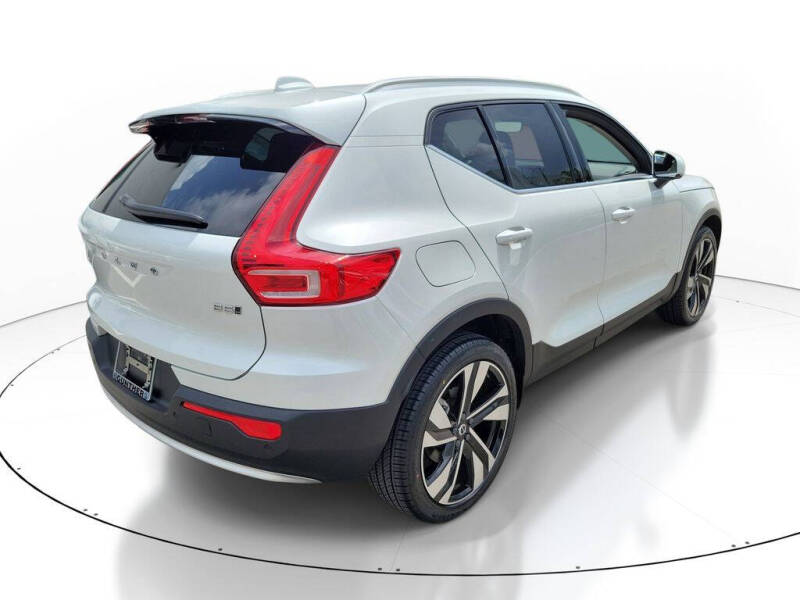 2023 Volvo XC40 B5 Plus Bright Theme