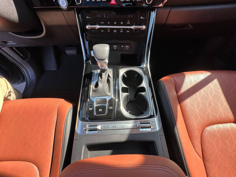2024 Kia Carnival SX