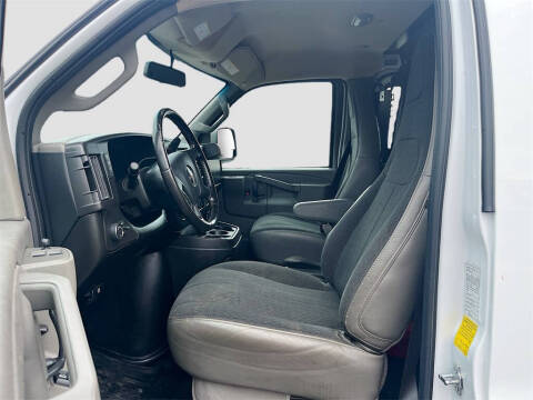 2024 GMC Savana 2500