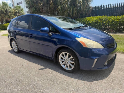 2013 Toyota Prius v Five