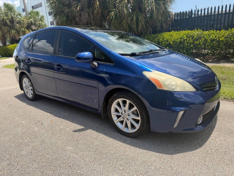 2013 Toyota Prius v Five