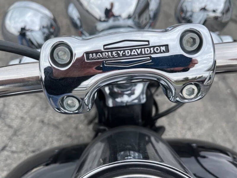 2017 Harley-Davidson FLSTNI