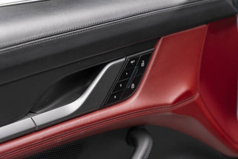 2020 Porsche Taycan Turbo