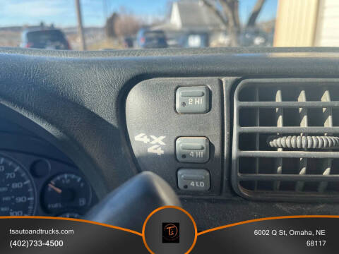 2001 Chevrolet S-10 LS