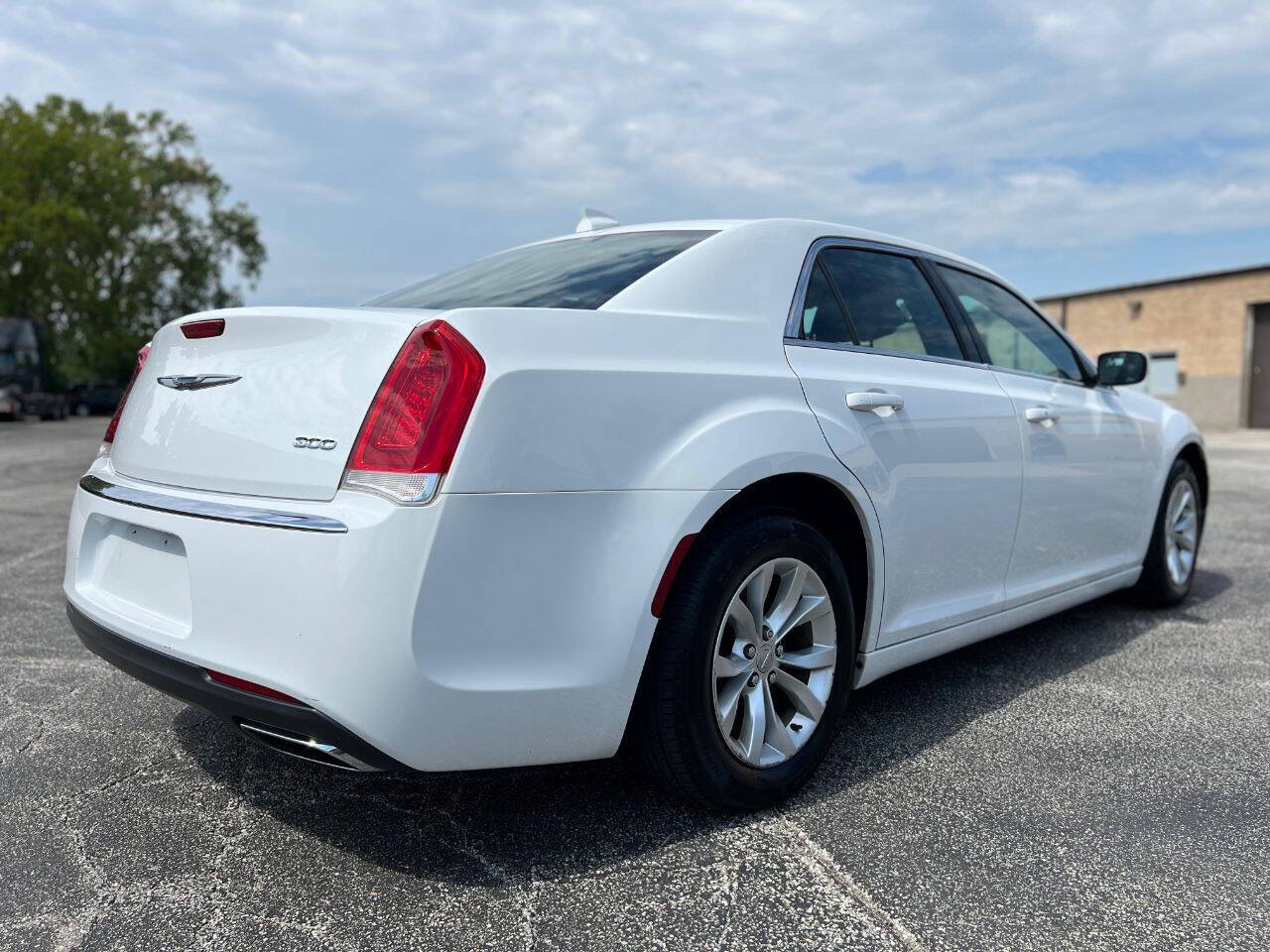 2015 Chrysler 300 for sale at Ideal Cars LLC in Skokie, IL