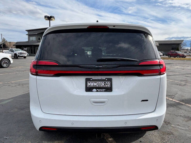 2024 Chrysler Pacifica Touring L