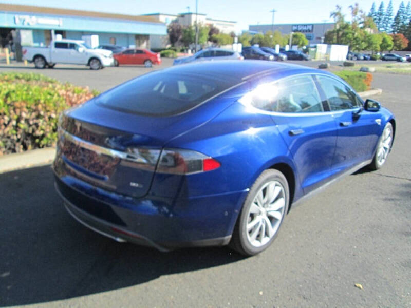 2015 Tesla Model S 90D
