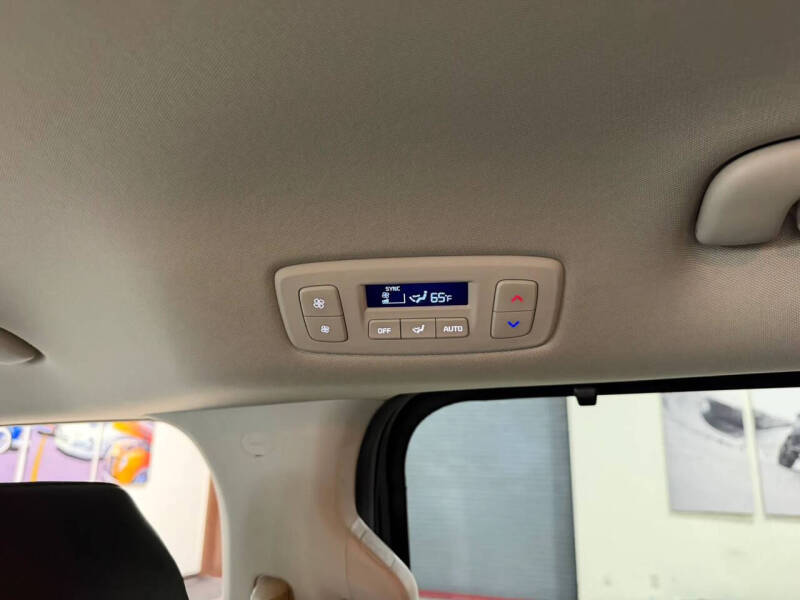 2023 Kia Carnival EX