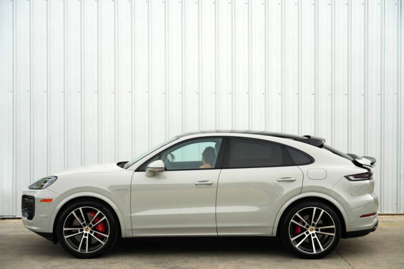 2024 Porsche Cayenne Turbo E-Hybrid Coupe