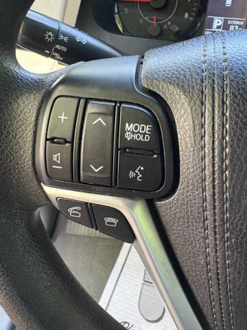 2017 Toyota Sienna LE 7-Passenger Auto Access Seat