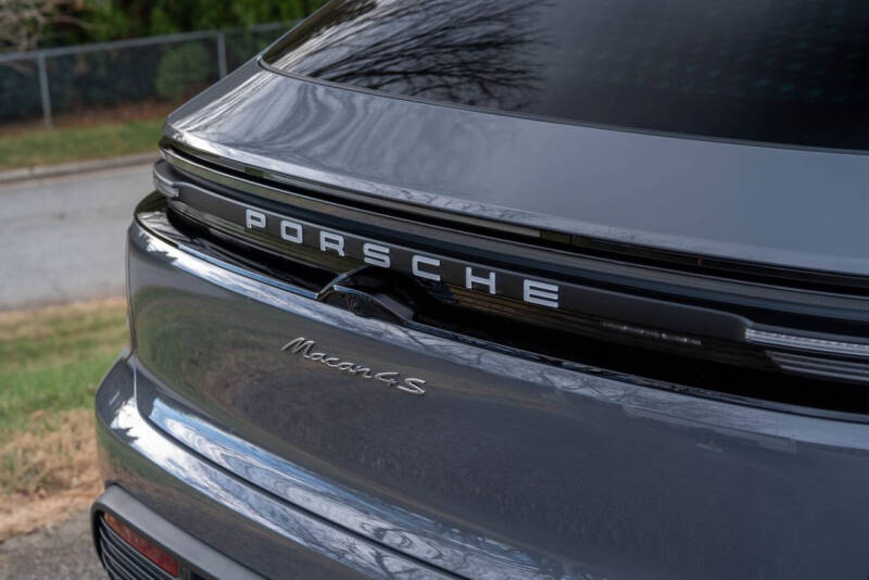 2025 Porsche Macan 4S Electric