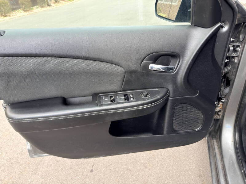 2012 Dodge Avenger SE