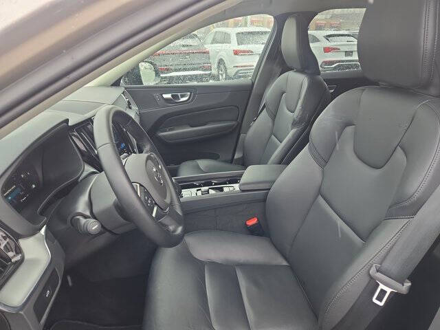 2025 Volvo XC60 B5 Core Dark Theme