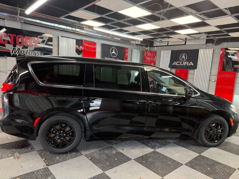 2025 Chrysler Pacifica Select