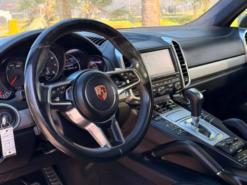 2016 Porsche Cayenne GTS