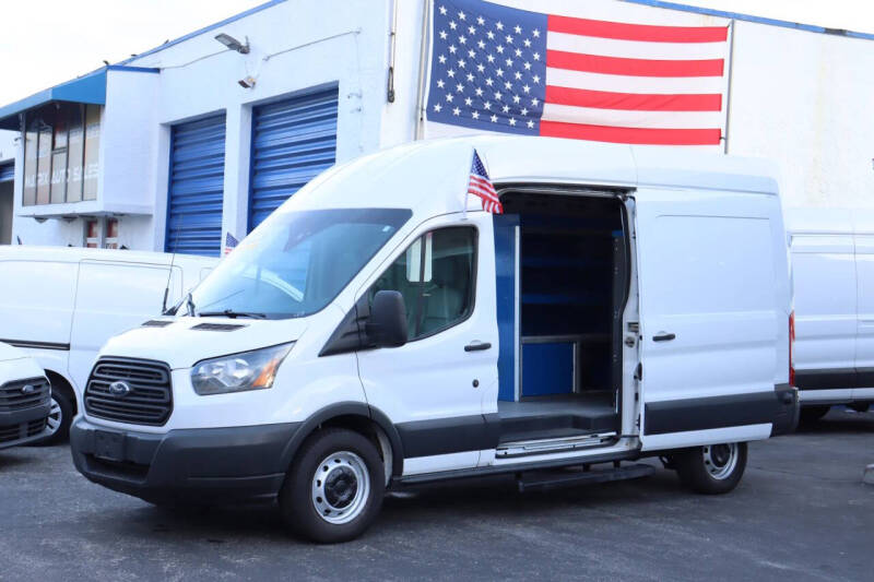 2016 Ford Transit Base's photo