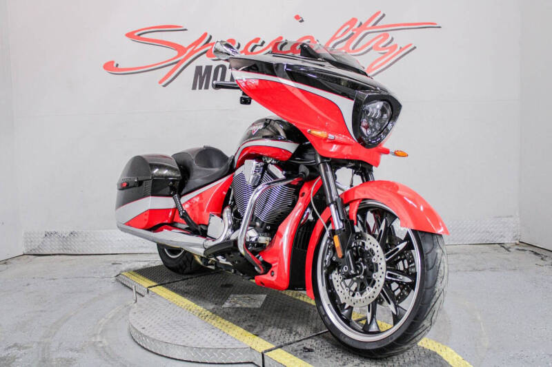 2016 Victory Magnum