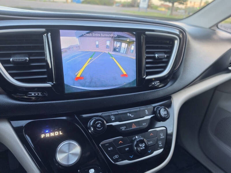 2017 Chrysler Pacifica Touring-L