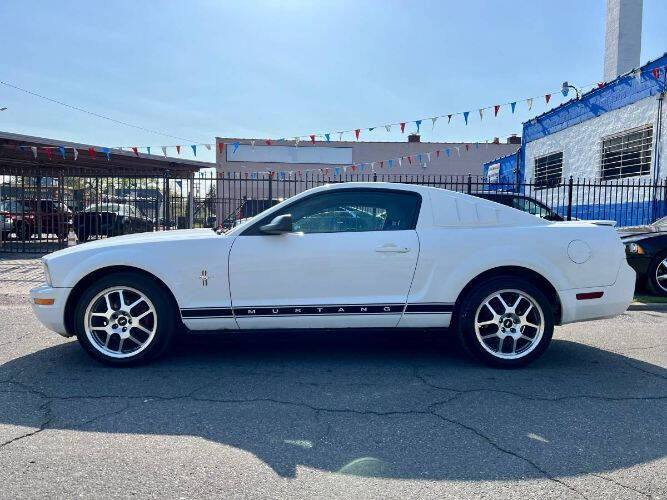 2007 Ford Mustang V6 Deluxe