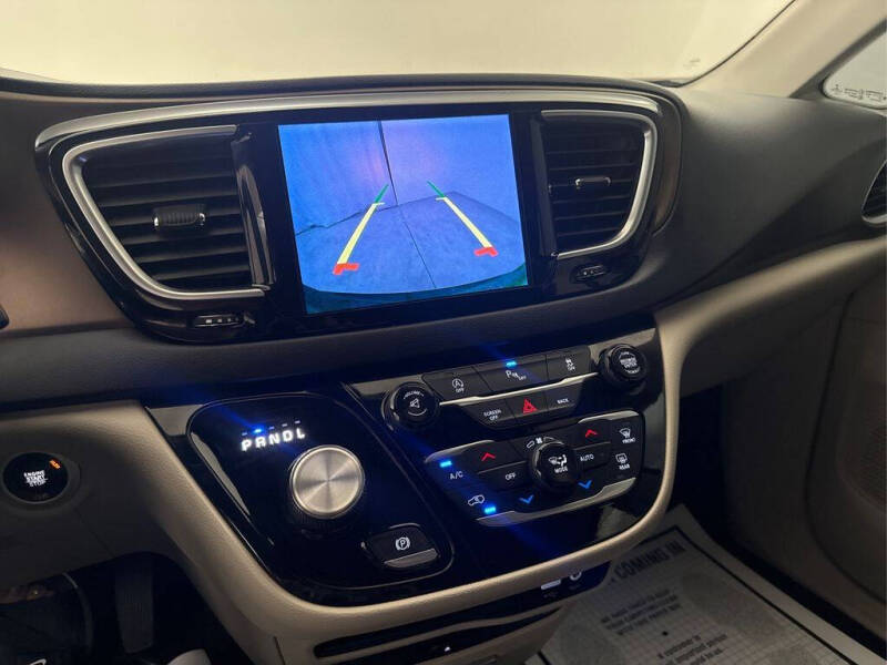 2017 Chrysler Pacifica Touring-L Plus