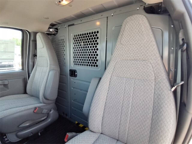 2025 Chevrolet Express 2500