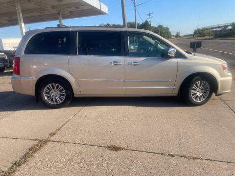 2015 Chrysler Town and Country Touring-L