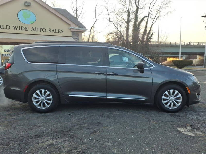 2017 Chrysler Pacifica Touring-L