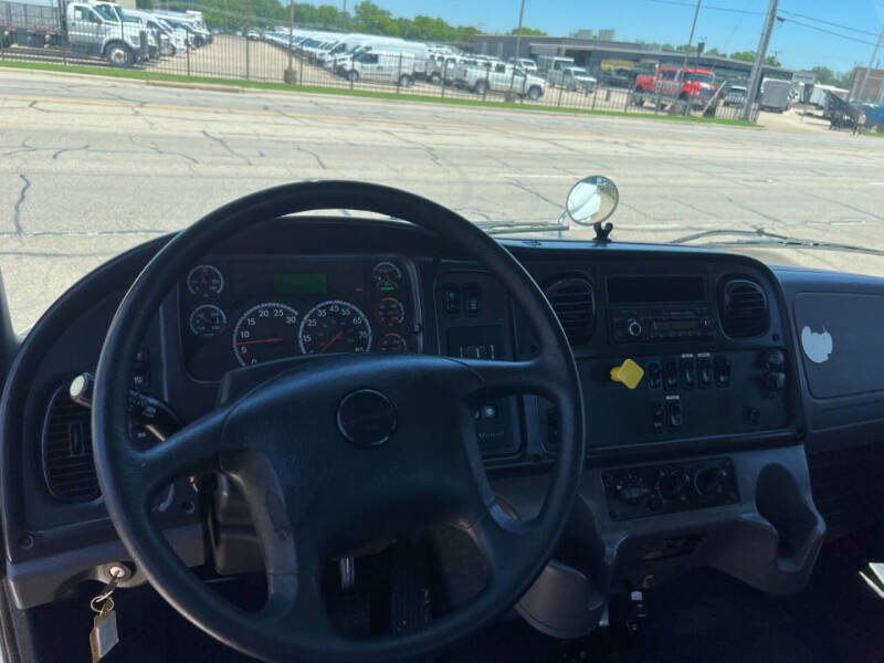 2016 Freightliner M2 106