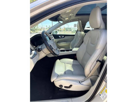 2019 Volvo XC60 T8 eAWD Momentum