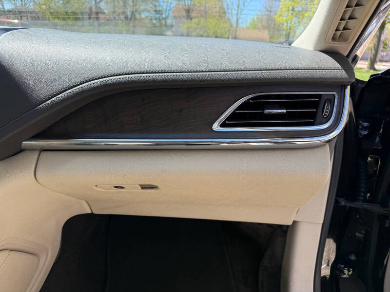 2017 Lincoln Continental Select