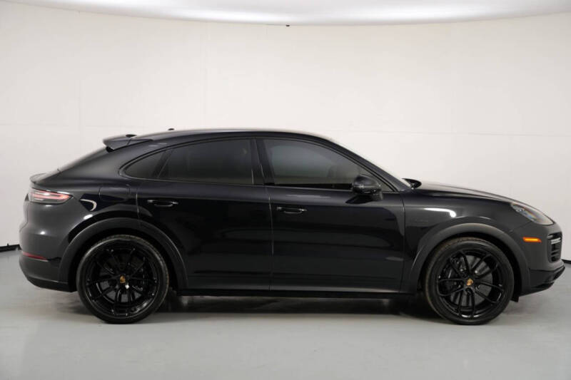 2022 Porsche Cayenne Turbo S E-Hybrid Coupe