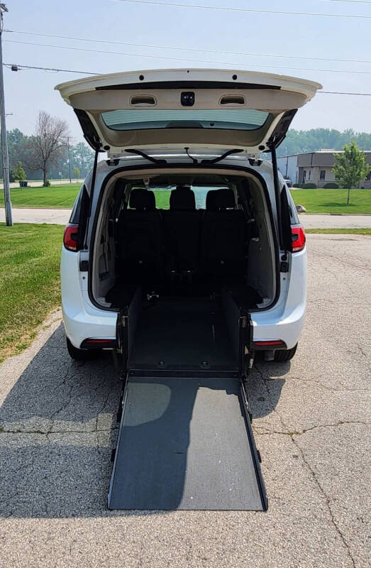 2022 Chrysler Pacifica Touring L