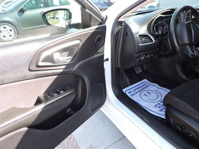 2016 Chrysler 200 Limited