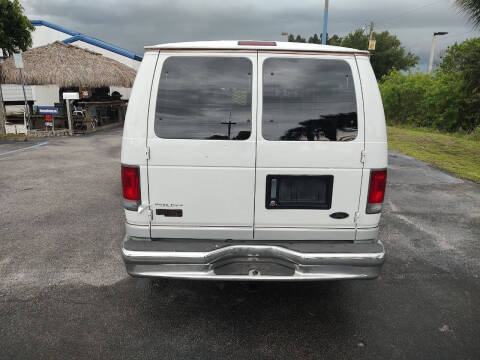 2005 Ford E-Series E-150 Chateau