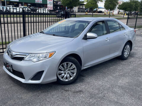 2014 Toyota Camry for sale at Auto United in Houston TX