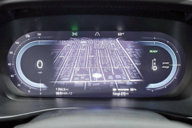 2021 Volvo XC40 Recharge Pure Electric P8