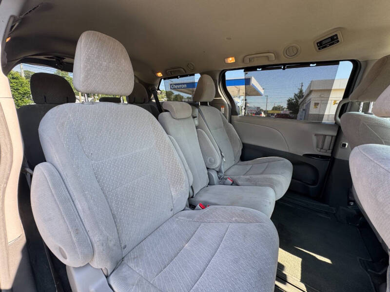 2018 Toyota Sienna LE 8-Passenger