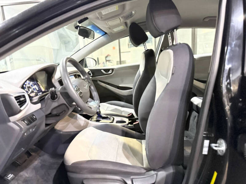 2017 Hyundai Ioniq Hybrid Blue