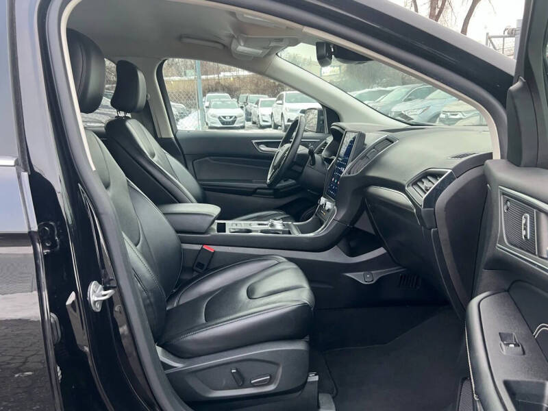 2022 Ford Edge Titanium