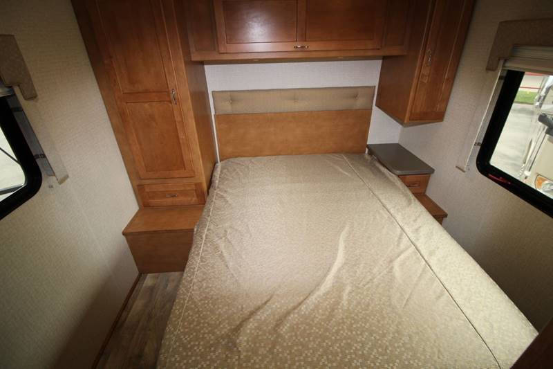 2017 Winnebago MINNIE WINNIE 31K
