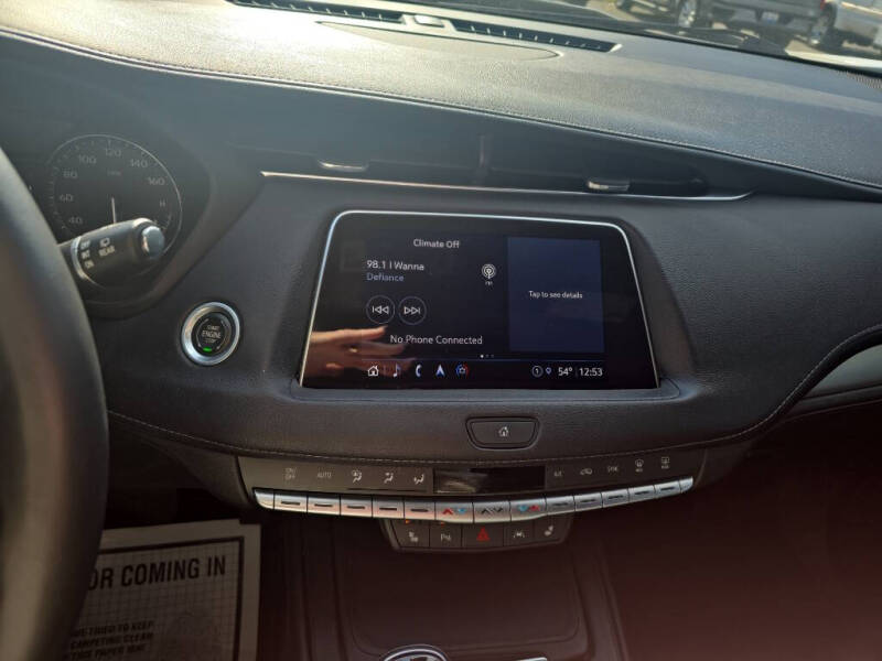 2022 Cadillac XT4 Premium Luxury