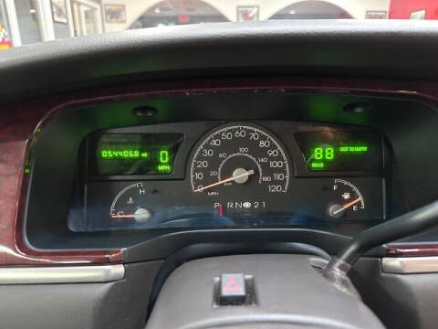 2003 Lincoln Town Car Executive