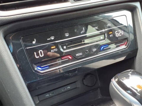 2025 Volkswagen Taos SE