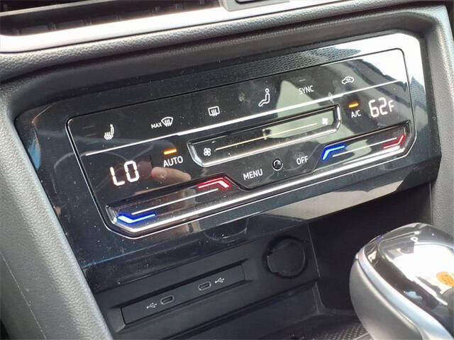 2025 Volkswagen Taos SE