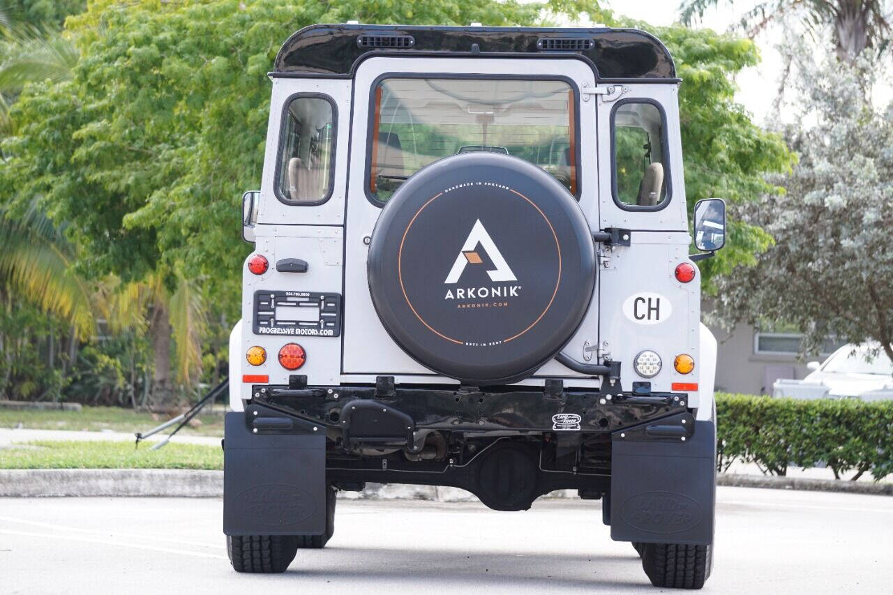 1991 Land Rover Defender 9